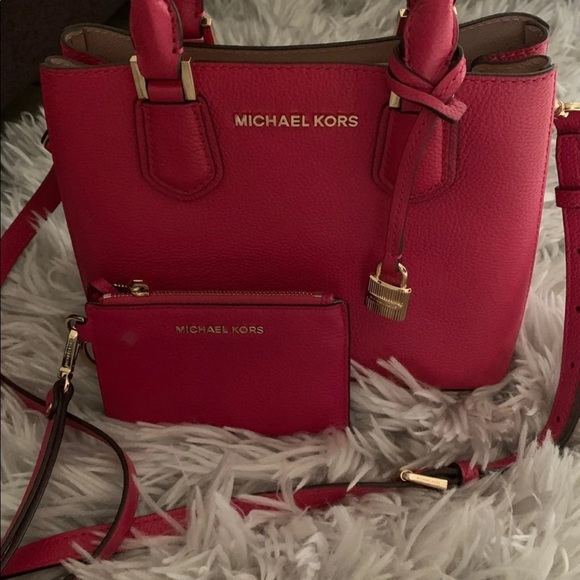 ❌SOLD ❌Michael Kors Bag and Wallet 🌺 - Picture 3 of 9